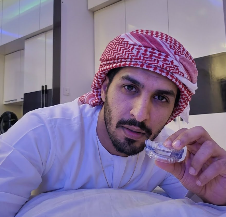 خالد. م يستخدم جهاز مكافحة الشخير
